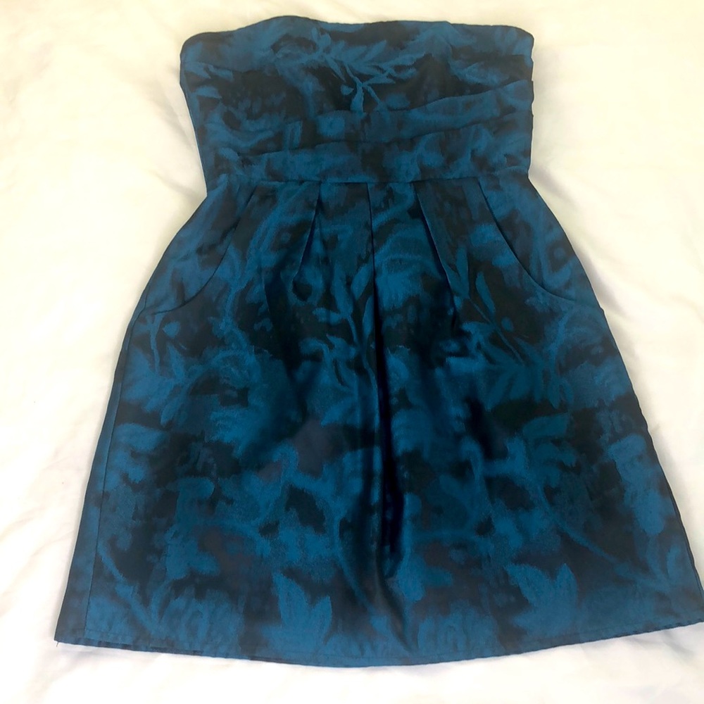 Cute strapless mini dress with a blue and black swirl print.